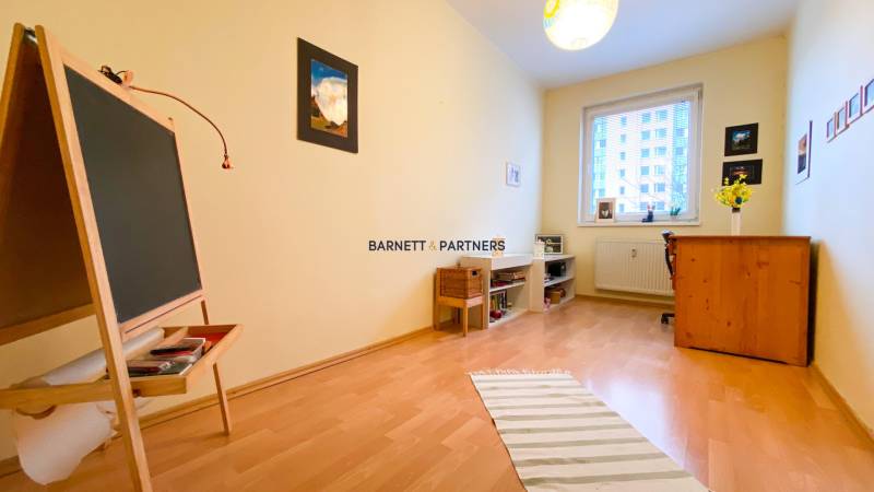 VERKAUF EINER GERÄUMIGEN VIERZIMMERWOHNUNG UND INSPIRATIONSQUELLE