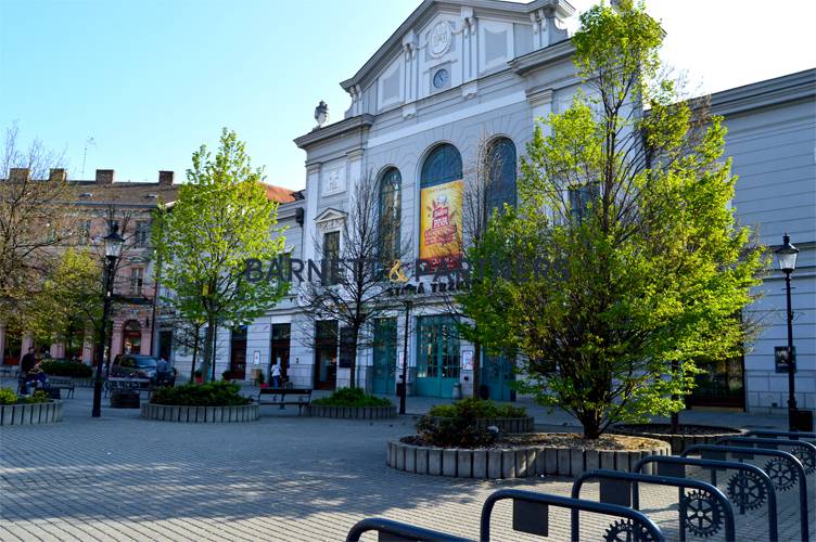 POMPÖSES, HISTORISCHES & MULTIFUNKTIONALES GEBÄUDE IM STADTHERZEN 